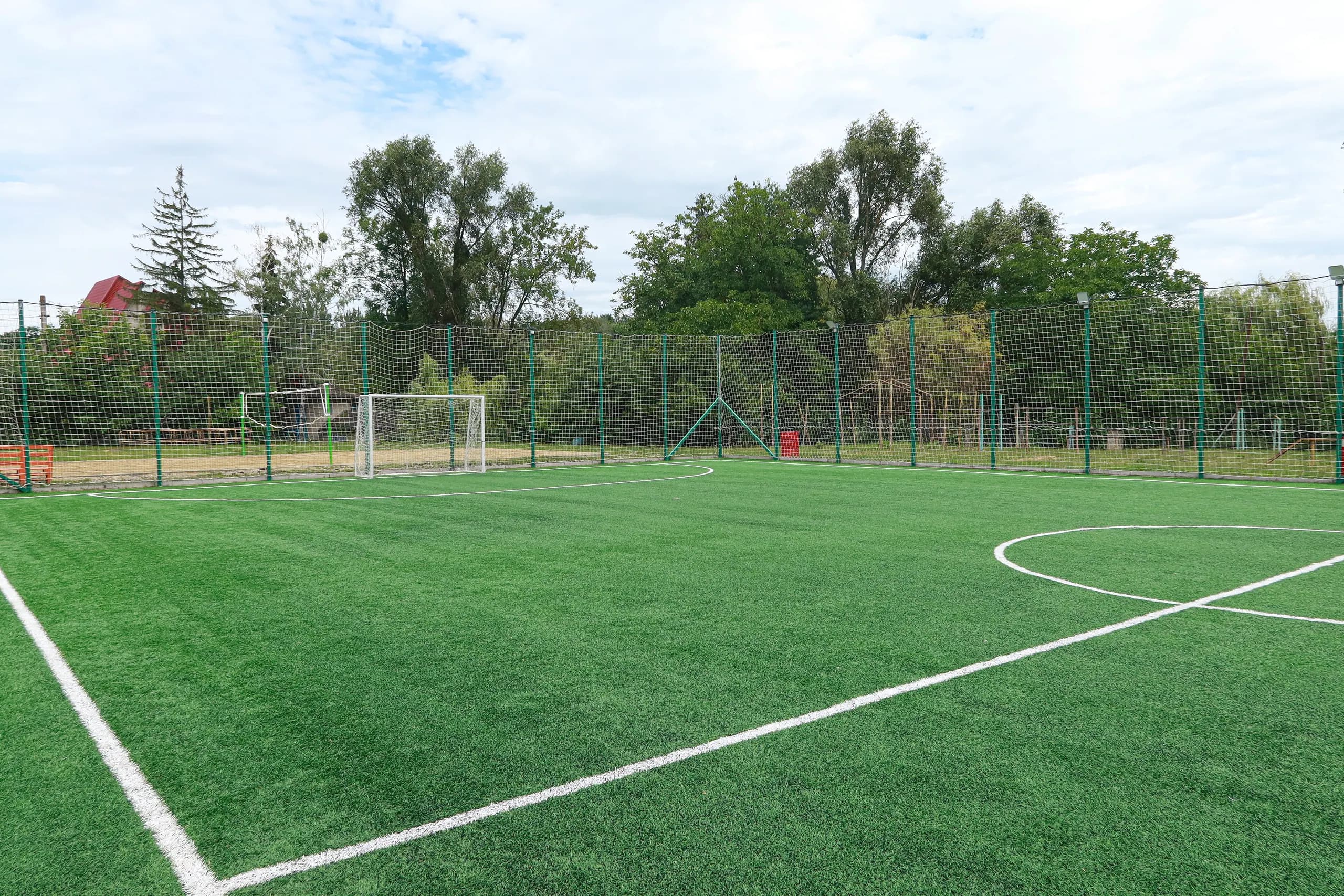 Футбольне поле 5×5 October Arena у Жовтневому парку, Чернівці